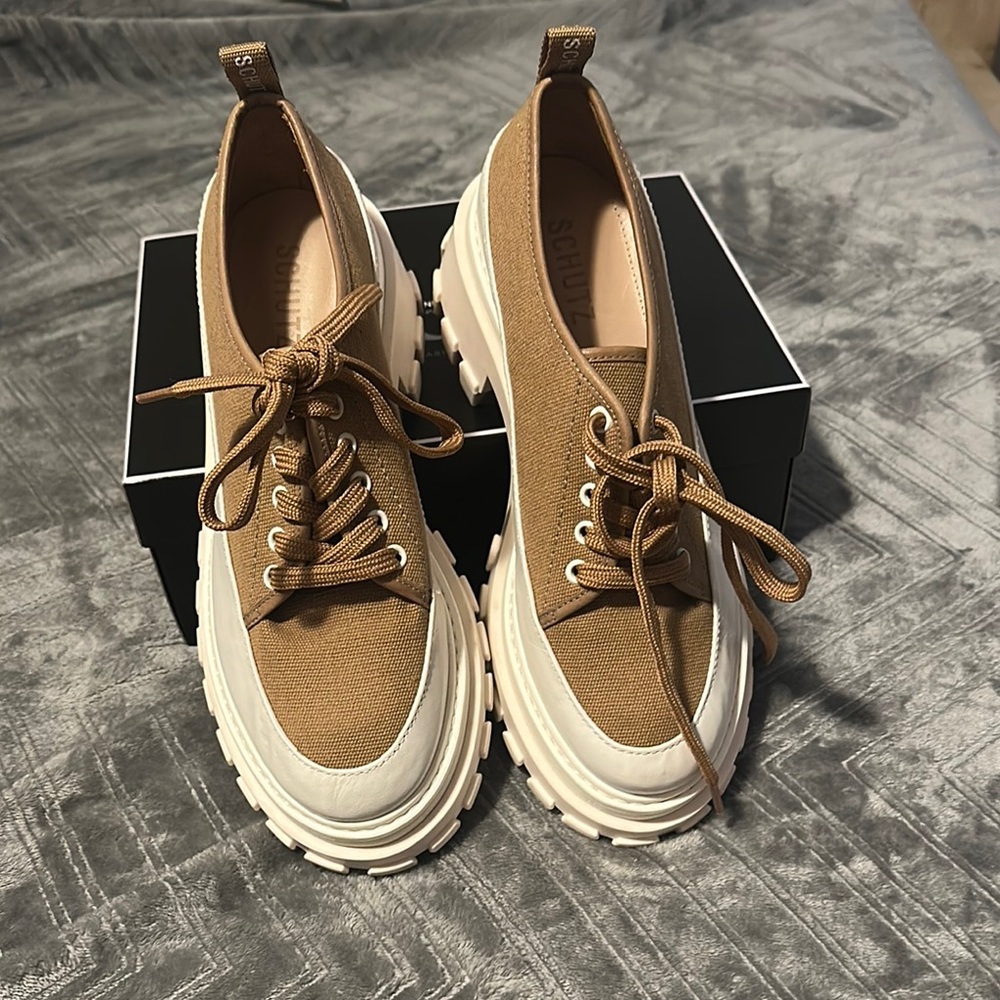 SCHUTZ Tan and White Oxford-Style Sneakers - Picture 2 of 4